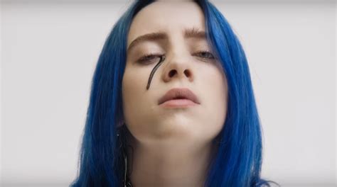 Billie Eilish lança clipe emocionante para When The Party s Over