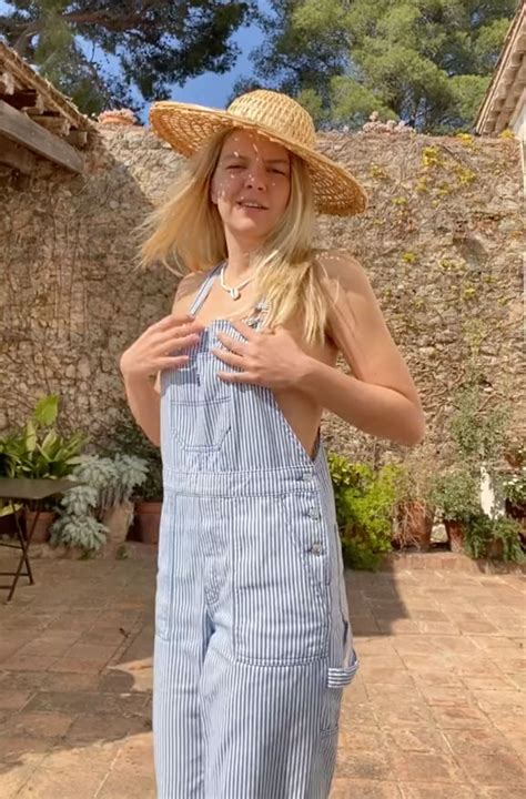 Im A Country Girl I Wear My Overalls With Nothing On Underneath It