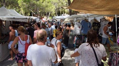 El brillo hippie de Punta Arabí El mercadillo reabre este miércoles