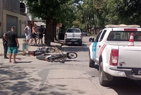 Fuerte Choque Entre Dos Motos En La Esquina De Urquiza Y Quenard