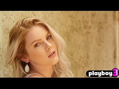 A la pequeña modelo rubia le gustaba la presentación húmeda y el striptease XVIDEOS