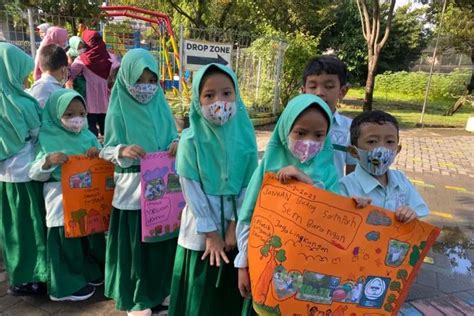 Peringati Hari Sampah Nasional Siswa KB TK Al Muslim Sidoarjo Belajar