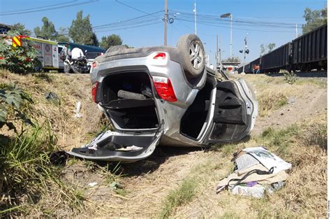 Intenta Ganarle Paso Al Tren Y Vuelca En Carretera Nogales En Zapopan