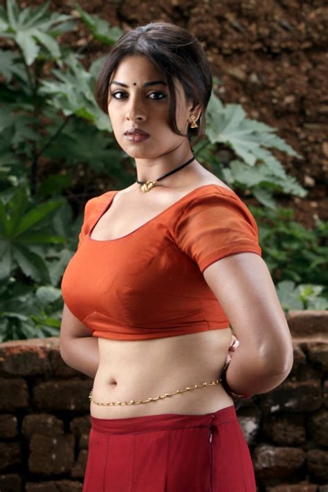 Film News Richa Gangopadhyay Latest Hot Navel Show Stills In Saree