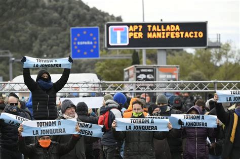 Tsunami Bloquea El Paso Fronterizo Con Francia Más Importante Diario Sur