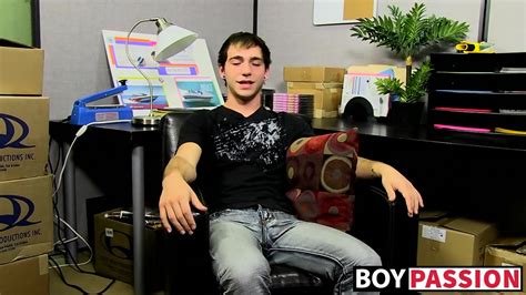 Amateur Homo Kevin Grover Shows Off Assets Before Wank Off