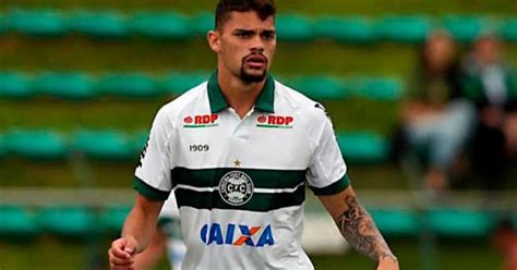 Santos encaminha empréstimo do atacante Pablo Thomas ao Paraná Clube