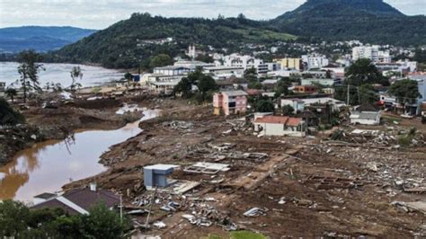 Ascienden A 100 Los Muertos Por Las Inundaciones En El Sur De Brasil