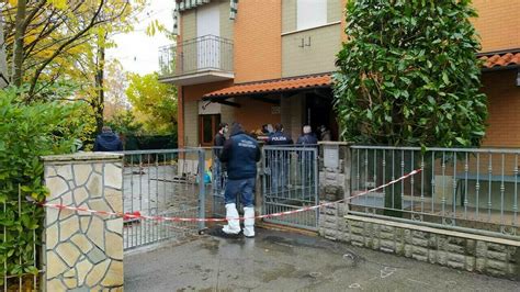 Uccide La Madre In Casa Poi Va Dalla Polizia E Confessa