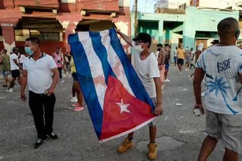 Centenas De Pessoas Protestam Em Cuba Contra Apag Es E Escassez De