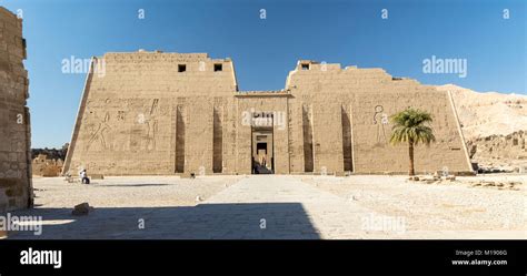 Medinat Habu templo funerario de Ramsés III en la Ribera Occidental del