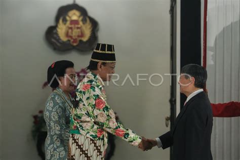 Raja Yogyakarta Menerima Kunjungan Kaisar Jepang ANTARA Foto