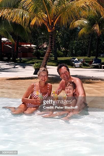 Hot Sexy Anne Marivin Bikini Pics