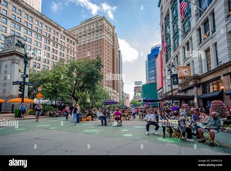 Herald Square New York Chairs Hi Res Stock Photography And Images Alamy