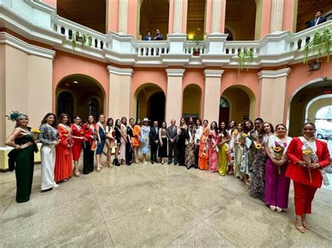 Belleza ecuatoriana visitó la Gobernación El Heraldo