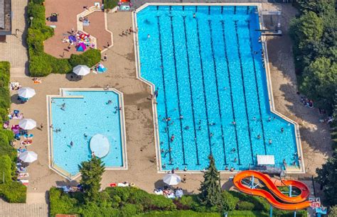 Luftaufnahme Kamen Wasserrutsche Am Schwimmbecken Des Freibades