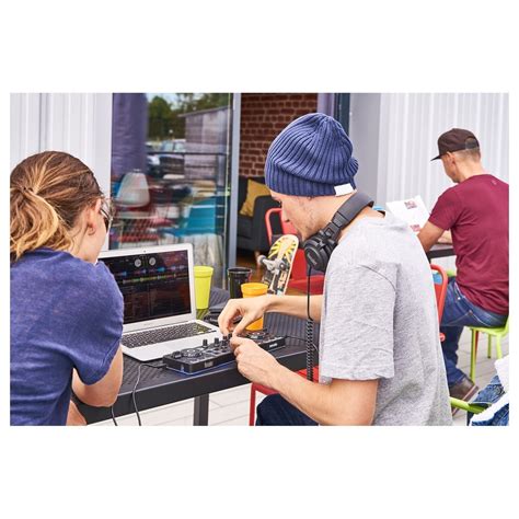 Hercules DJ Control Starlight at Gear4music