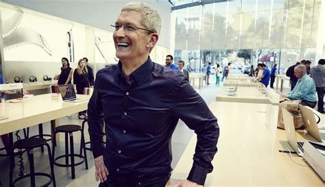 Tim Cook Reaches Five Years As Apple Ceo Unlocks Over 100 Million In Bonuses Macrumors