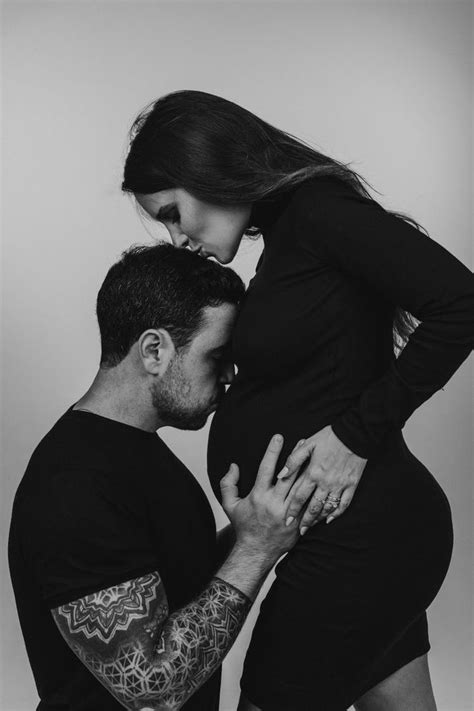 Pin By Renáta Tamási On Baba Várás Couple Pregnancy Photoshoot Maternity Photography Couples