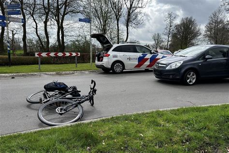 Fotonieuws Fietsster gewond bij aanrijding op Wyldpaed West WâldNet