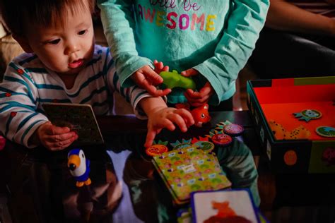Djeco Little Action Review | Game for Toddlers | Little Meeples