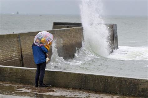 M T O Dans La Manche Averses Orageuses Et Fortes Rafales De Vent