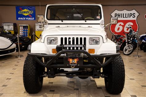 White Jeep Wrangler Yj