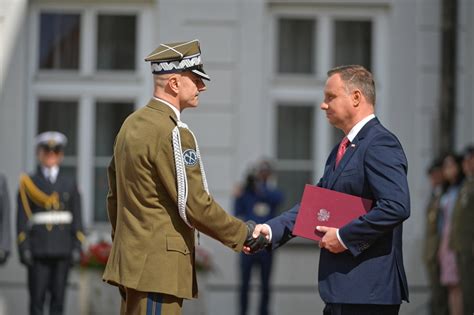 Prezydent wręczył nominacje generalskie Gen R Andrzejczak