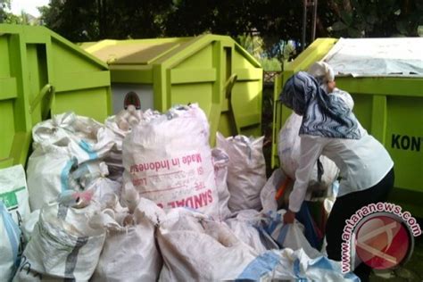 Banjarmasin Wajibkan Asn Jadi Nasabah Bank Sampah Antara News