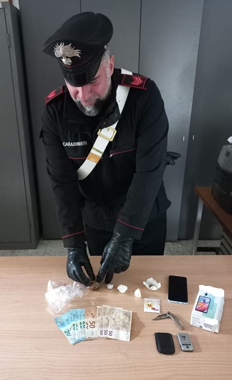 NELLA CASSETTIERA CON MEZZO ETTO TRA COCAINA E HASHISH IN ARRESTO DUE