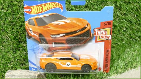 Angličák Model Autíčka Hot Wheels 2017 Camaro ZL1 THEN AND NOW detiakostky cz