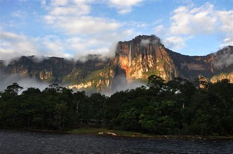 Angel Falls In Venezuela Fallen Angel Salto Ngel Waterfall