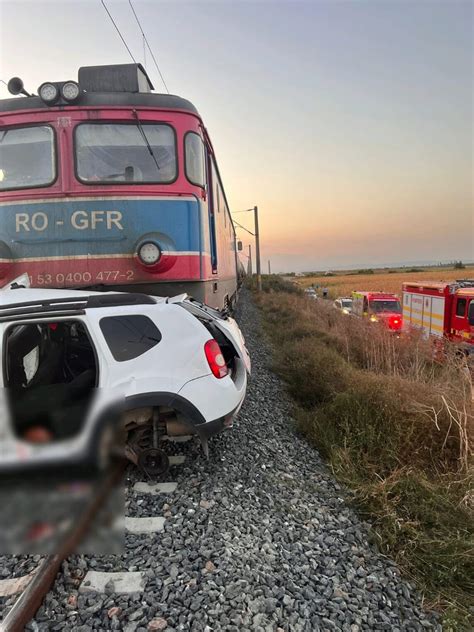 Trafic feroviar blocat în urma unui accident O mașină lovită de un