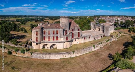 Duras Lot et Garonne France Vue aérienne panoramique du château