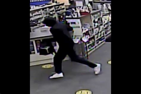 Police Investigating Armed Robbery At Cambridge Pharmacy Cambridgetoday Ca