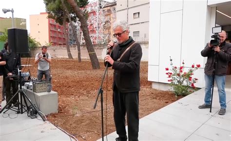 Niccolo Fabi Inaugura A Taranto Un Parco Giochi Per Bambini Nel