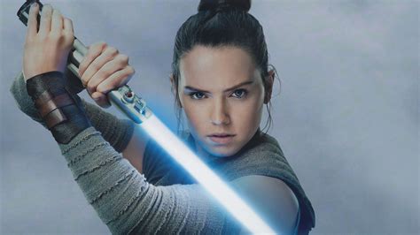 Daisy Ridley Jedi Lightsaber Rey Star Wars Star Wars Star Wars The Last ...