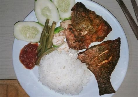 Resep Ikan Nila Goreng Ala Warung Lalapan Oleh Linda Cookpad