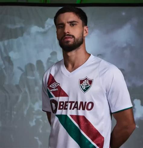 Aprovada Fluminense E Umbro Apresentam Nova Camisa Branca Do Clube