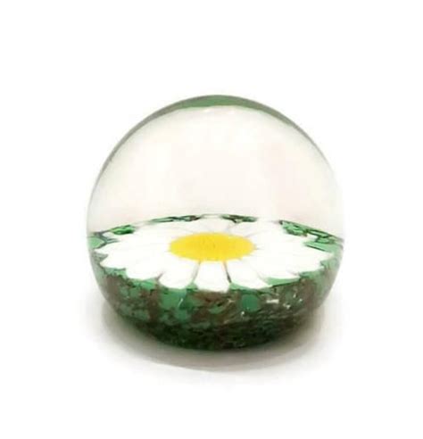 Vintage Daisy Flower Art Glass Paperweight White Flower Etsy Art Glass Paperweight Glass