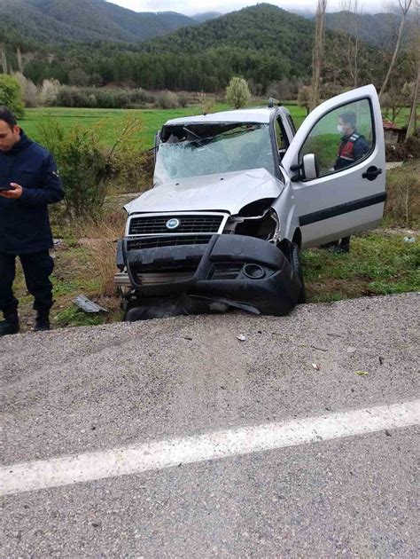 İşçi minibüsü kaza yaptı ölü ve yaralılar var Düzcenin Sesi