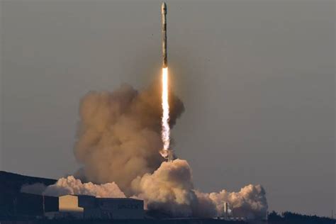 Elon Musks SpaceX Launches 10 Iridium NEXT Communication Satellites