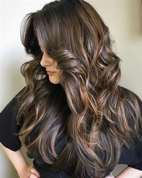 Dark brown hair with highlights - salomontana