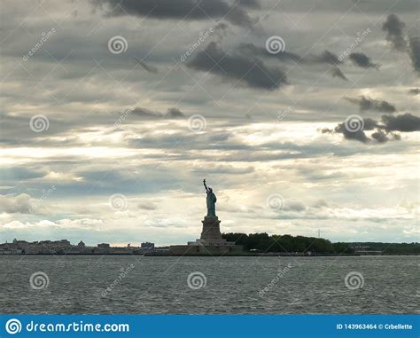 Vis O De Longo Prazo De Nuvens De Tempestade E Da Est Tua Da Liberdade