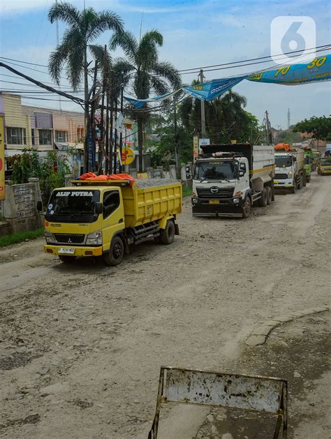 Potret Jalan Di Parung Panjang Bogor Yang Rusak Parah Akibat Truk