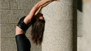 Urdhva Hastasana Meaning, Steps, Benefits | Classic Yoga