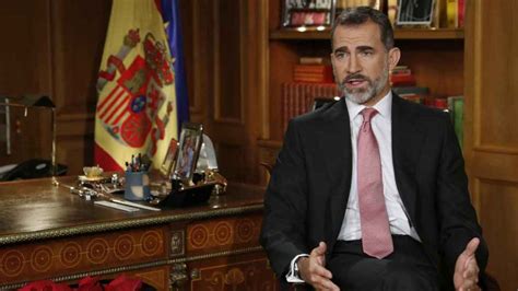 Pp Psoe Y C S Aplauden El Discurso Del Rey Mientras Echenique Lo Ve