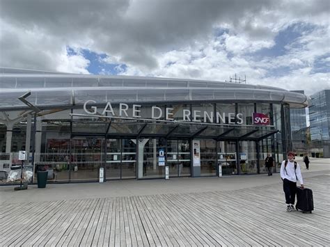 Gare De Rennes Les Trains Vers Saint Malo Pour Profiter Du Soleil Ce