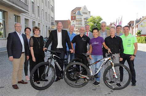 Singen Ber Teilnehmer Zum Rothaus Hegau Bike Marathon In Singen