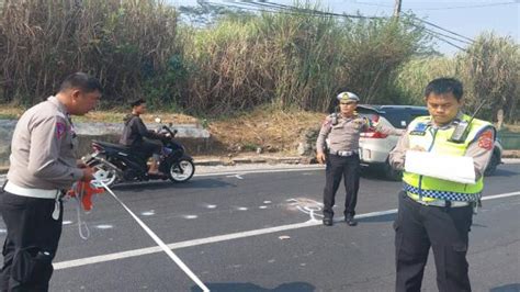 Kecelakaan Maut Di Sukabumi Pelajar Boncengan Ngebut Tabrak Truk